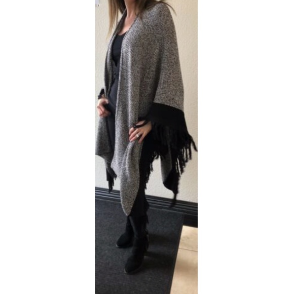 CAbi Sweaters - cabi Pepper Cape Shawl Gray Black Knit Fringe OS